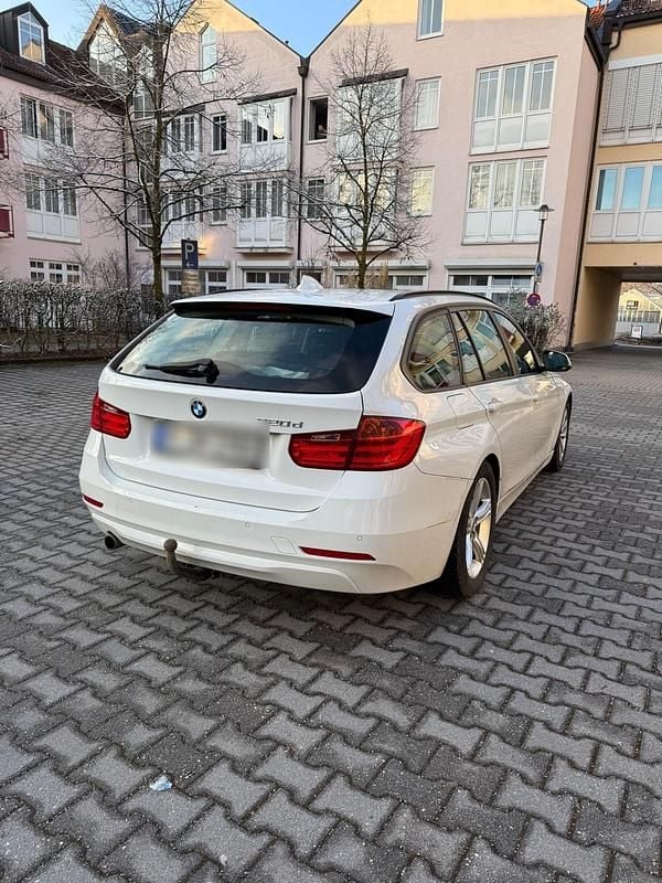 Gebraucht BMW 320 143 PS (105 kW) 2014 Weiß Limousine
