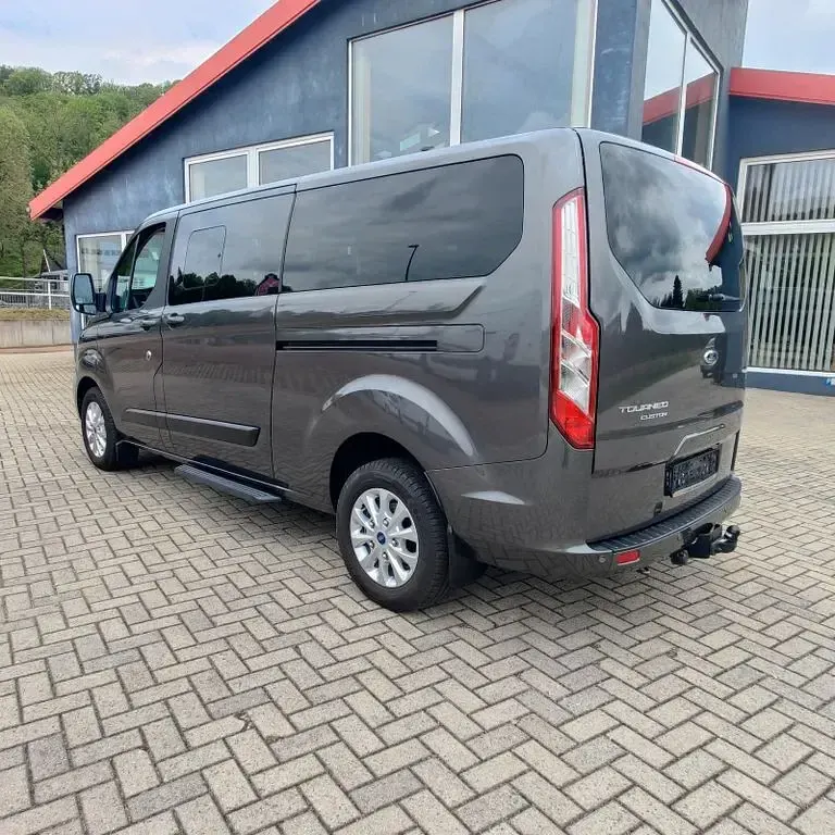 Gebraucht Ford Tourneo Trend 131 PS (96 kW) 2022 Grau Van / Kleinbus
