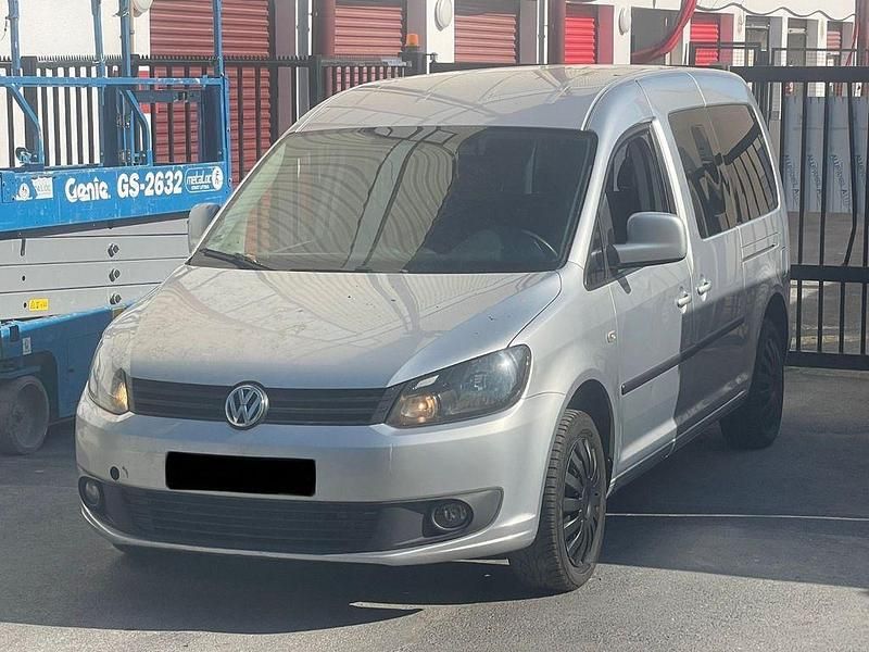 Silber Gebraucht 2014 VW Caddy Maxi Trendline Van / Kleinbus | 4.990 € - Bild 1/4