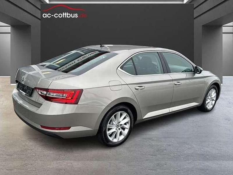 Gebraucht Skoda Superb Style 180 PS (132 kW) 2017 Bezova capuccino/capuccino (metallic) Limousine