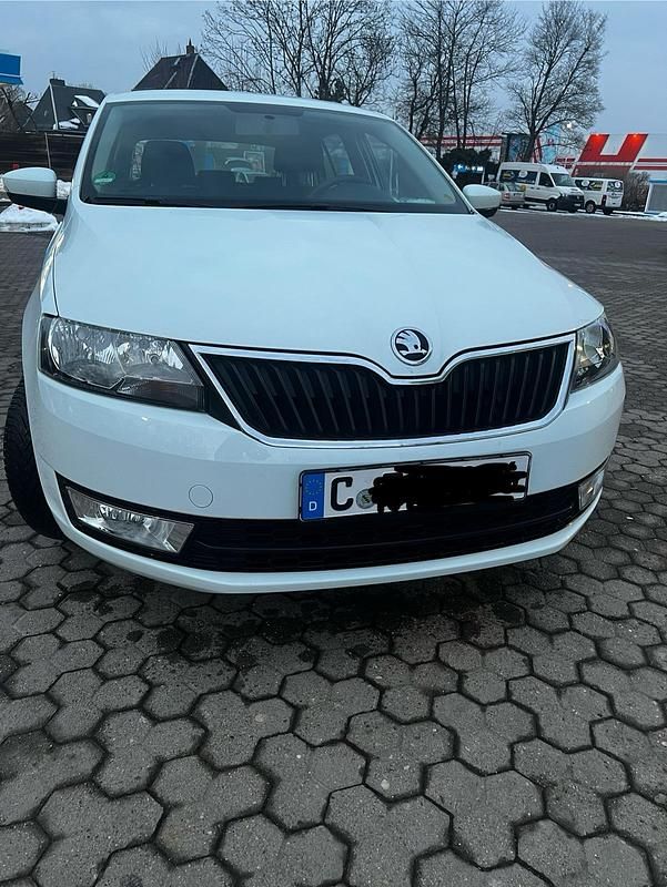 Weiß Gebraucht 2016 Skoda Rapid Limousine | 7.700 € (Fairer Preis) - Bild 1/4