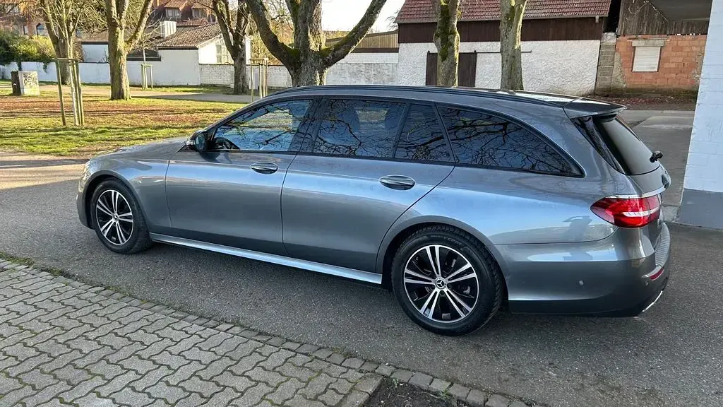 Second-hand Mercedes E220 AMG 194 CP (142 kW) 2019 Gri Berlinǎ