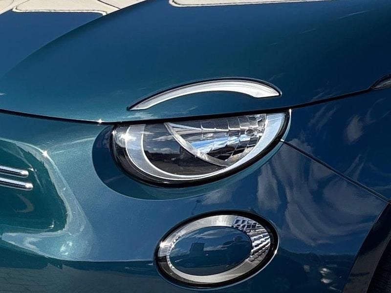 Gebraucht Fiat 500e Icon 86 kW (118 PS) 2023 Colore esterno (ozean grün) Limousine