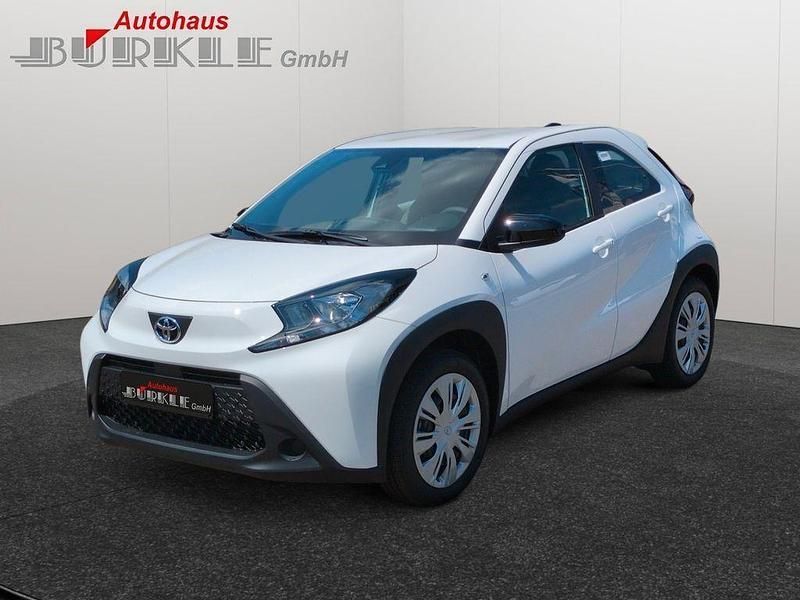 Weiß Neu 2025 Toyota Aygo Business Edition Kleinwagen | 15.999 € - Bild 1/3