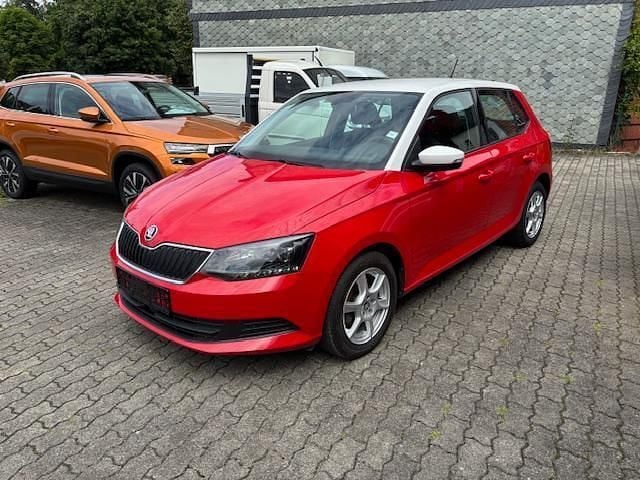 Corridarot / dach weiß Gebraucht 2015 Skoda Fabia | 9.445 € (Fairer Preis) - Bild 1/4