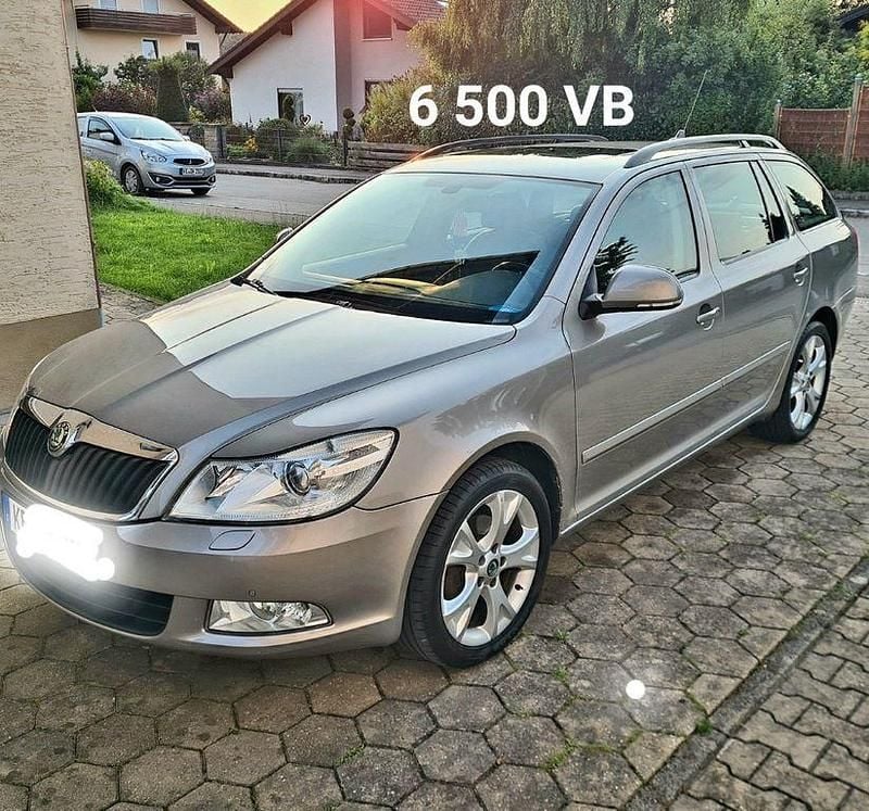 Beige Gebraucht 2010 Skoda Octavia LAURIN & KLEMENT Kombi | 6.500 € - Bild 1/4