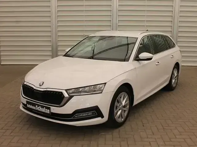 Używany Skoda Octavia Style 150 KM (110 kW) 2023 Biały Kombi