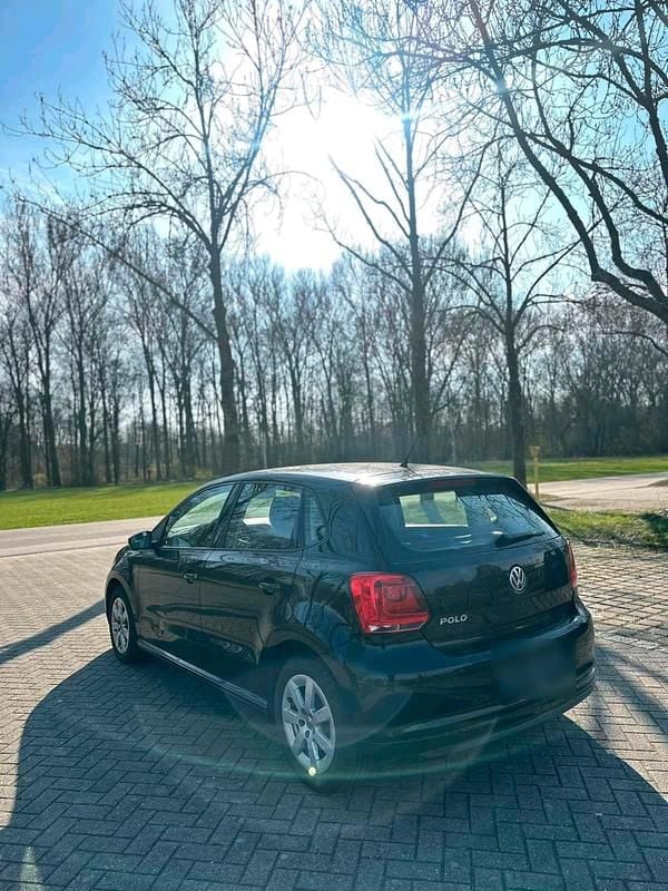 Gebraucht VW Polo 75 PS (55 kW) 2014 Schwarz Limousine