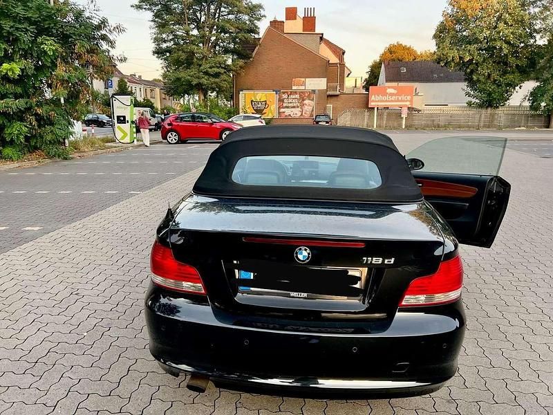 Schwarz Gebraucht 2009 BMW 118 Cabriolet Cabrio | 4.950 € (Fairer Preis) - Bild 1/4