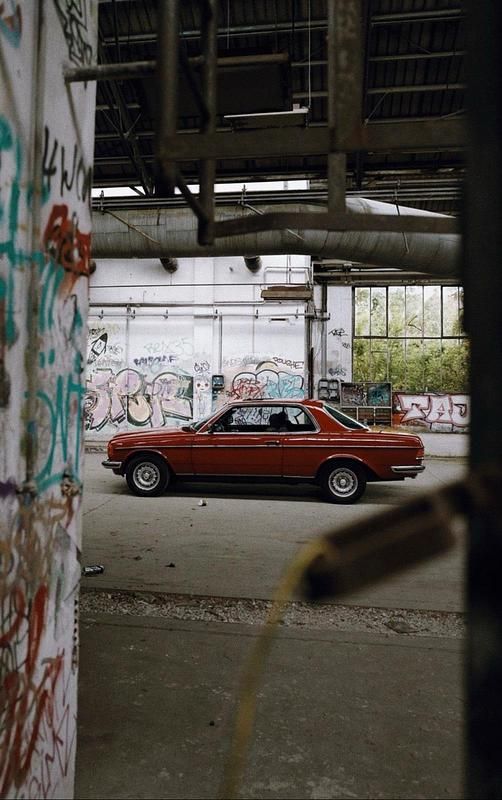 Rot Gebraucht 1983 Mercedes 230 Coupé | 14.000 € - Bild 1/4