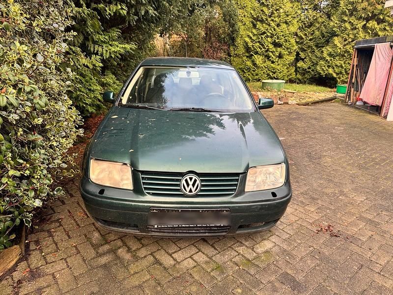 Grün Gebraucht 2000 VW Bora Kombi | 800 € (Guter Preis) - Bild 1/4