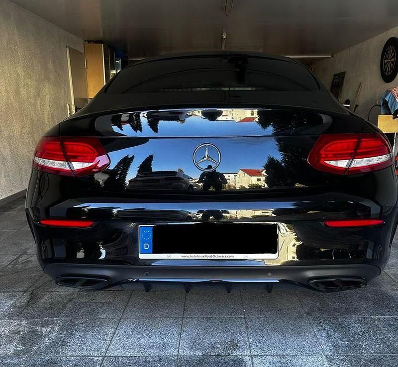 Gebraucht Mercedes C200 AMG 184 PS (135 kW) 2018 Schwarz Coupé