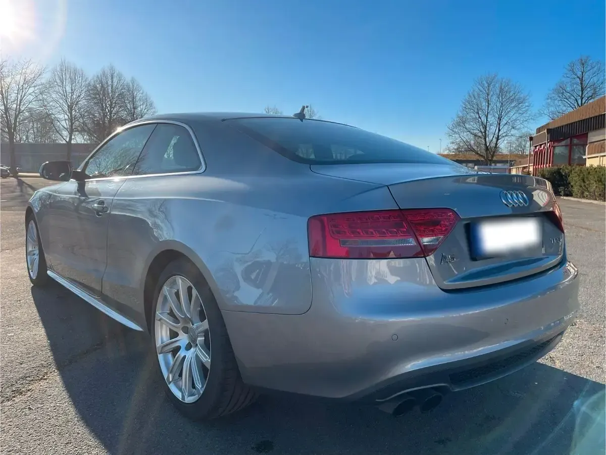 Gebraucht Audi A5 S-Line 179 PS (131 kW) 2011 Silber Coupé