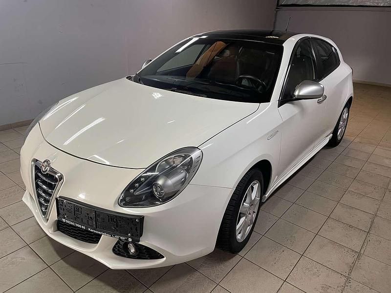 (bianco ghiaccio) Gebraucht 2010 Alfa Romeo Giulietta Turismo Limousine | 5.900 € (Fairer Preis) - Bild 1/4