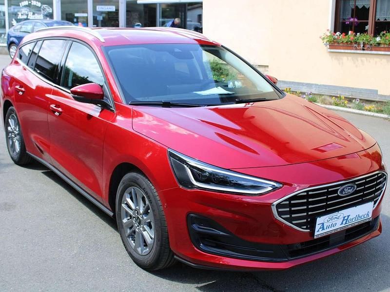 Neu Ford Focus Titanium 155 PS (114 kW) 2025 Fantastic red Kombi
