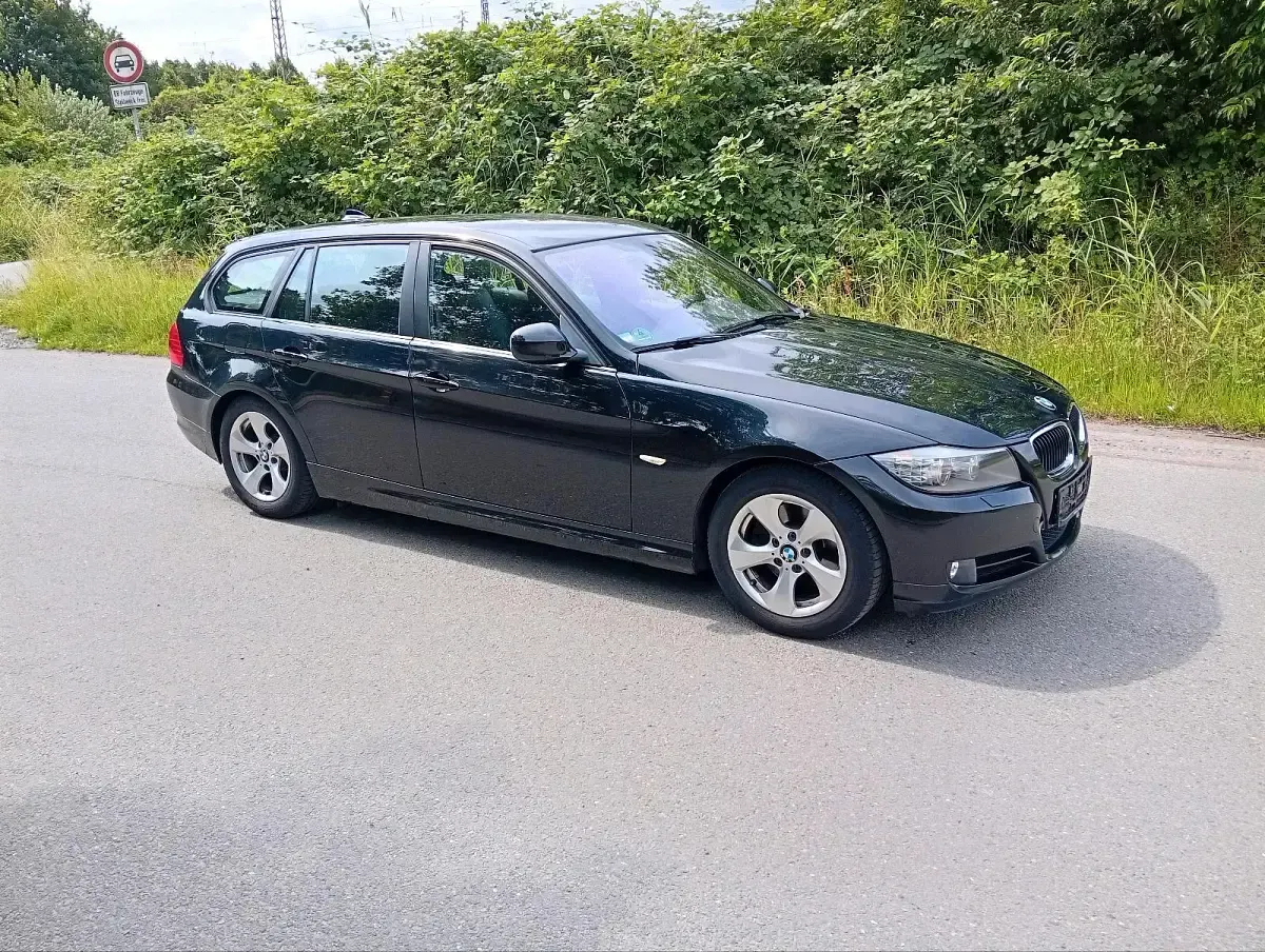 Gebraucht BMW 320 184 PS (135 kW) 2012 Schwarz Kombi