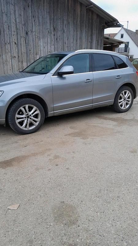 Silber Gebraucht 2010 Audi Q5 SUV | 10.500 € - Bild 1/4