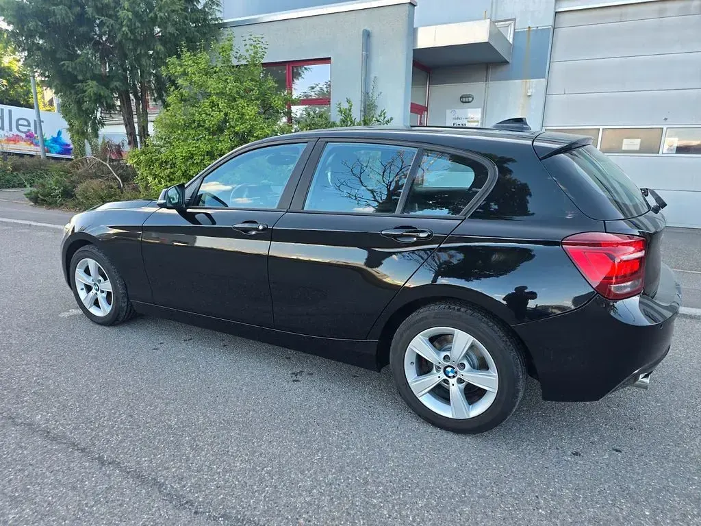 Gebraucht BMW 118 Sport Line 143 PS (105 kW) 2015 Schwarz Kleinwagen