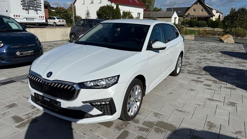 Gebraucht Skoda Scala Selection 116 PS (85 kW) 2024 Weiß Kleinwagen
