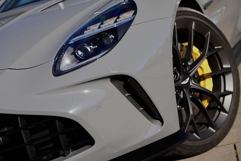 Grau Gebraucht 2025 Aston Martin V8 Vantage Coupé | 202.950 € (Fairer Preis) - Bild 1/4