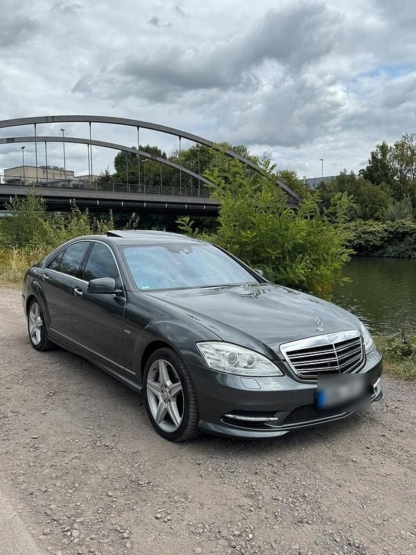 Grau Gebraucht 2011 Mercedes S500 Limousine | 18.000 € (Fairer Preis) - Bild 1/4