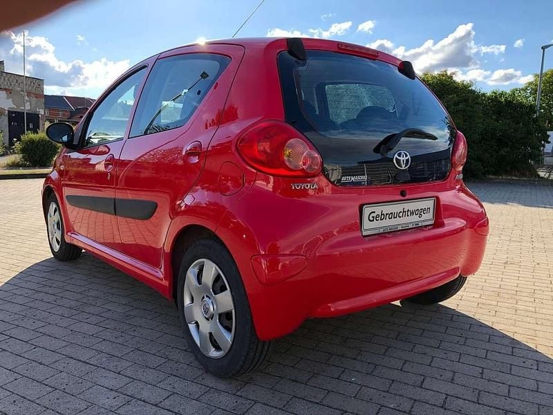 Rot Gebraucht 2006 Toyota Aygo Cool Kleinwagen | 2.250 € (Fairer Preis) - Bild 1/4