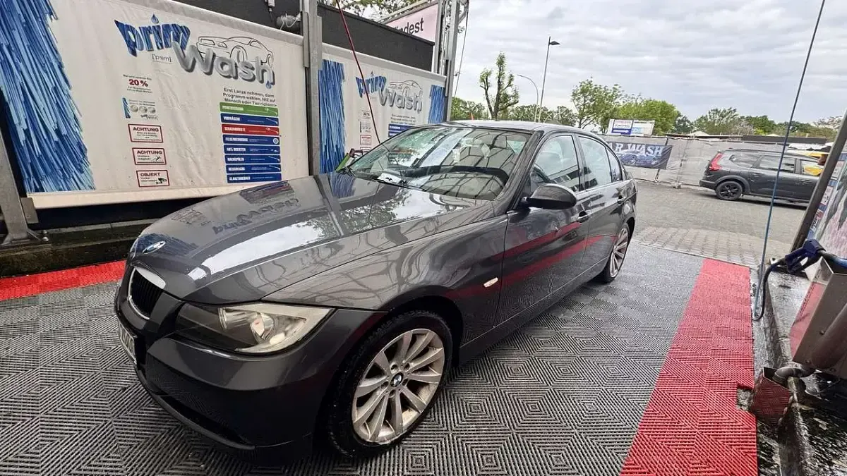 Gebraucht BMW 318 122 PS (89 kW) 2007 Grau Limousine