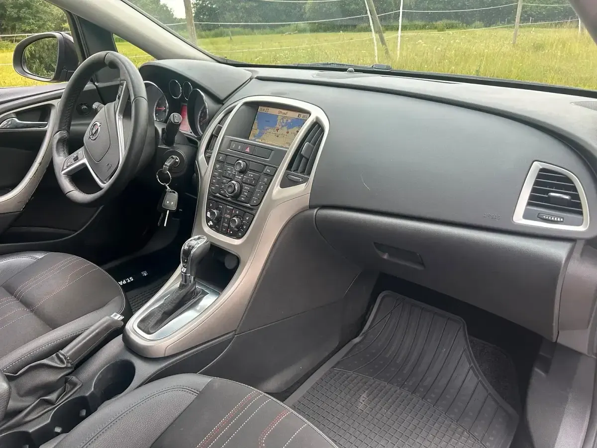 Gebraucht Opel Astra Edition 179 PS (131 kW) 2012 Schwarz Kombi