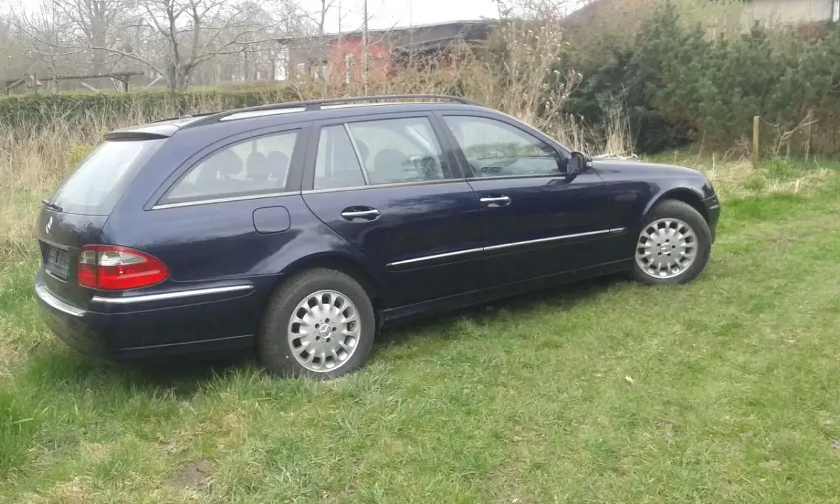 Gebraucht Mercedes E200 Elegance 136 PS (100 kW) 2008 Blau Kombi