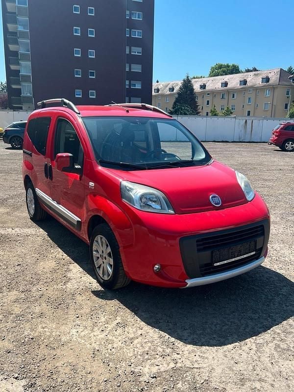 Rot Gebraucht 2012 Fiat Qubo Trekking Van / Kleinbus | 5.000 € (Fairer Preis) - Bild 1/4
