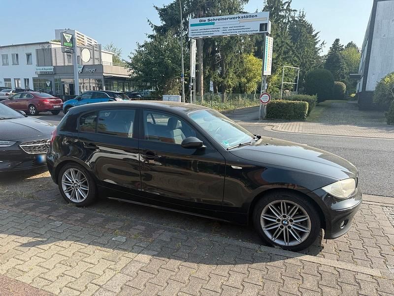 Gebraucht BMW 118 122 PS (89 kW) 2005 Schwarz Kleinwagen