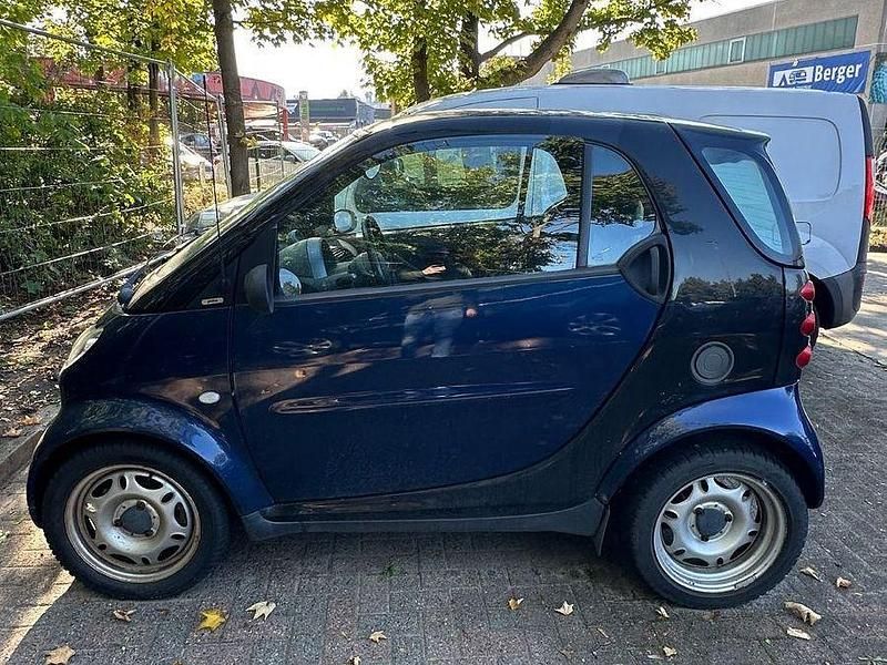 Schwarz Gebraucht 2003 Smart ForTwo Coupé Basis Coupé | 1.990 € (Fairer Preis) - Bild 1/4