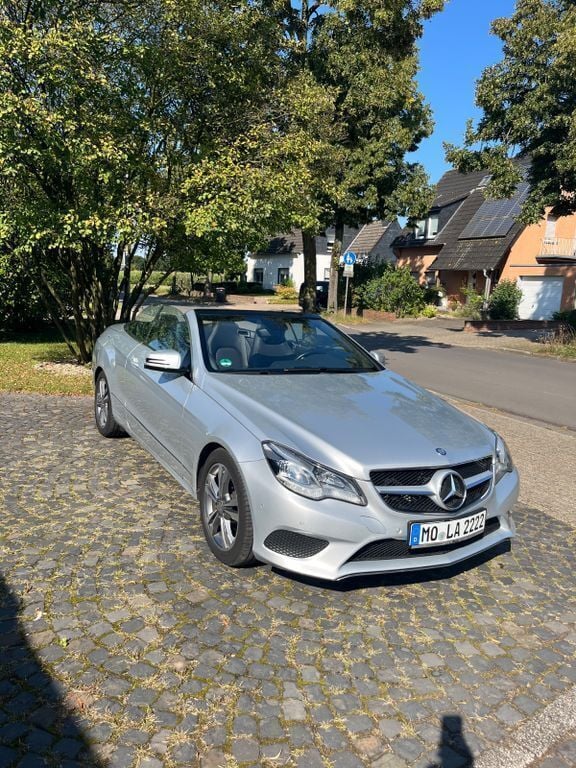 Silber Gebraucht 2015 Mercedes E200 Sport Edition Cabrio | 21.950 € (Fairer Preis) - Bild 1/4