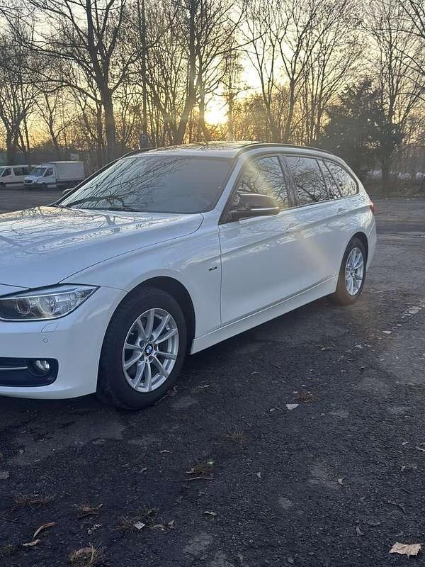 Gebraucht BMW 320 Sport Line 184 PS (135 kW) 2014 Weiß Kombi