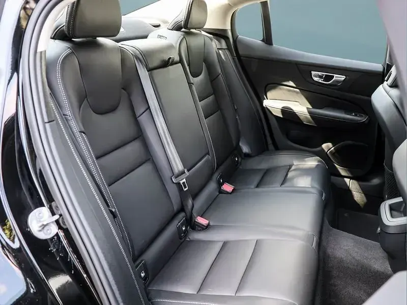Gebraucht Volvo S60 Plus 197 PS (144 kW) 2023 Schwarz Limousine