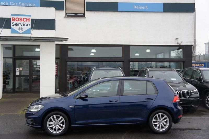 Gebraucht VW Golf VII 131 PS (96 kW) 2019 Blau Limousine