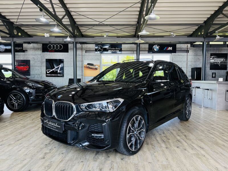 Saphirschwarz Gebraucht 2020 BMW X1 M Sport SUV | 30.990 € (Fairer Preis) - Bild 1/4