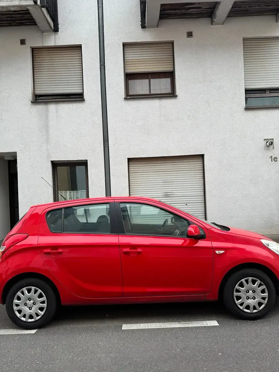 Gebraucht Hyundai i20 Edition 77 PS (56 kW) 2010 Rot Kleinwagen