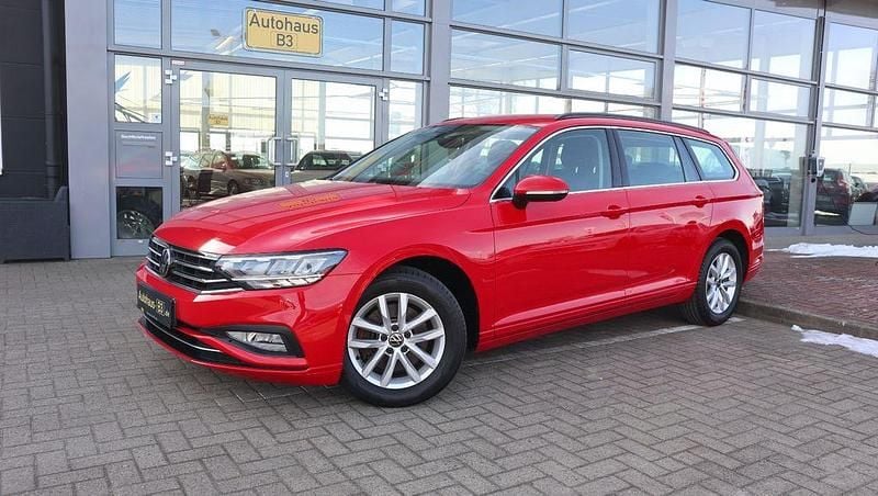 Gebraucht VW Passat Business 122 PS (89 kW) 2023 Rot Kombi