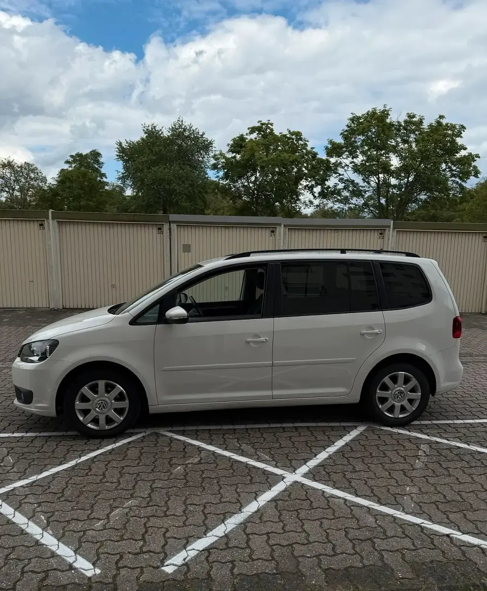 Gebraucht VW Touran 105 PS (77 kW) 2012 Weiß Van / Kleinbus