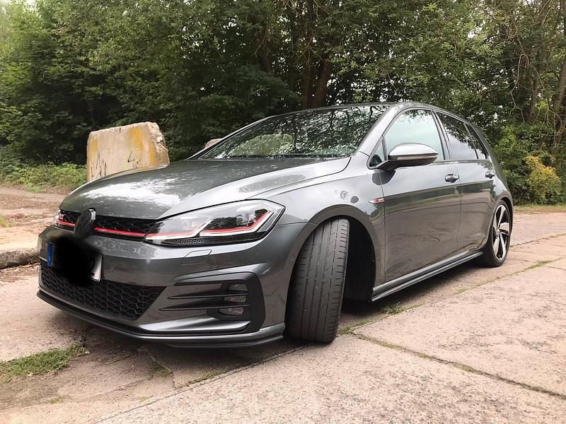 Grau Gebraucht 2019 VW Golf VII GTI Limousine | 23.750 € (Etwas zu teuer) - Bild 1/4