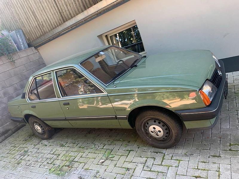 Grün Gebraucht 1984 Opel Ascona Limousine | 3.400 € - Bild 1/4
