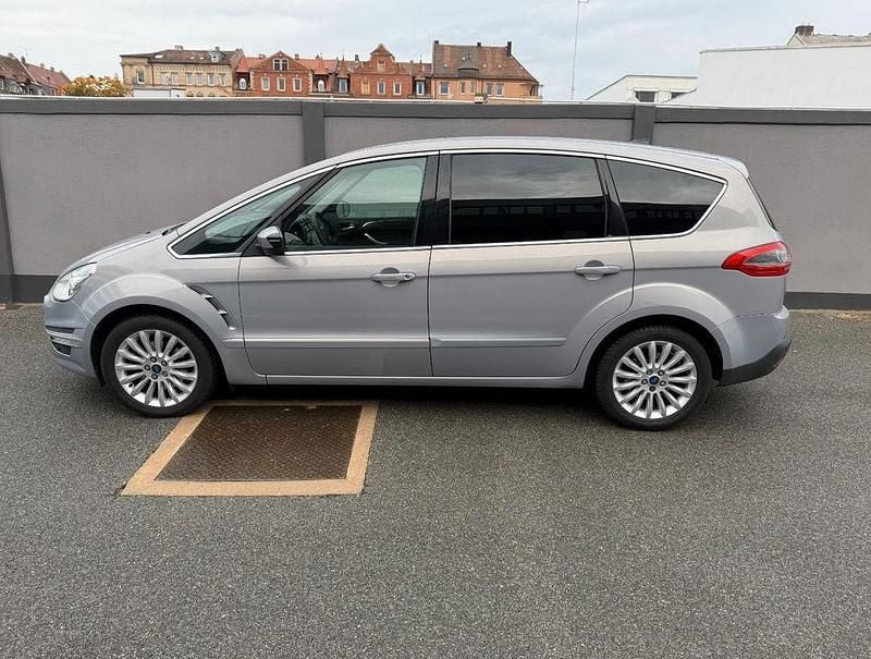 Grau Gebraucht 2011 Ford S-MAX Titanium Van / Kleinbus | 6.600 € (Fairer Preis) - Bild 1/4