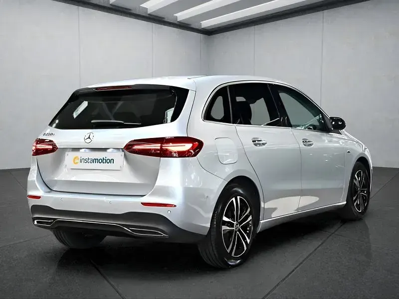 Gebraucht Mercedes B250e 218 PS (160 kW) 2025 Silber Van / Kleinbus