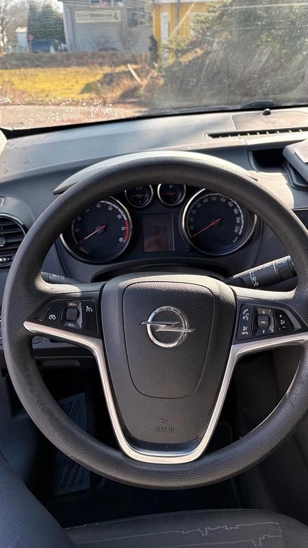 Gebraucht Opel Meriva 100 PS (73 kW) 2010 Rot Van / Kleinbus