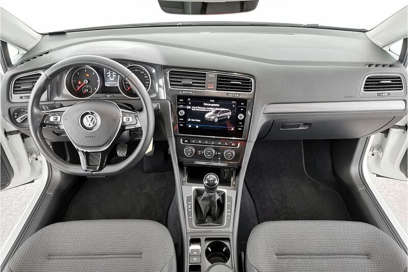 Weiß Gebraucht 2017 VW Golf VII Comfortline Limousine | 11.700 € (Fairer Preis) - Bild 1/4