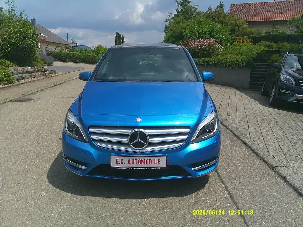 Gebraucht Mercedes B200 156 PS (114 kW) 2014 Suedseeblau Kleinwagen