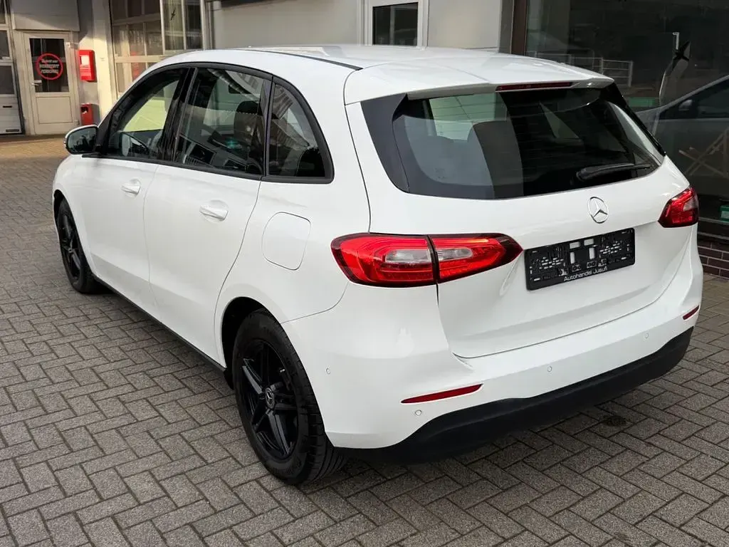 Gebraucht Mercedes B180 136 PS (100 kW) 2019 Weiß Van / Kleinbus