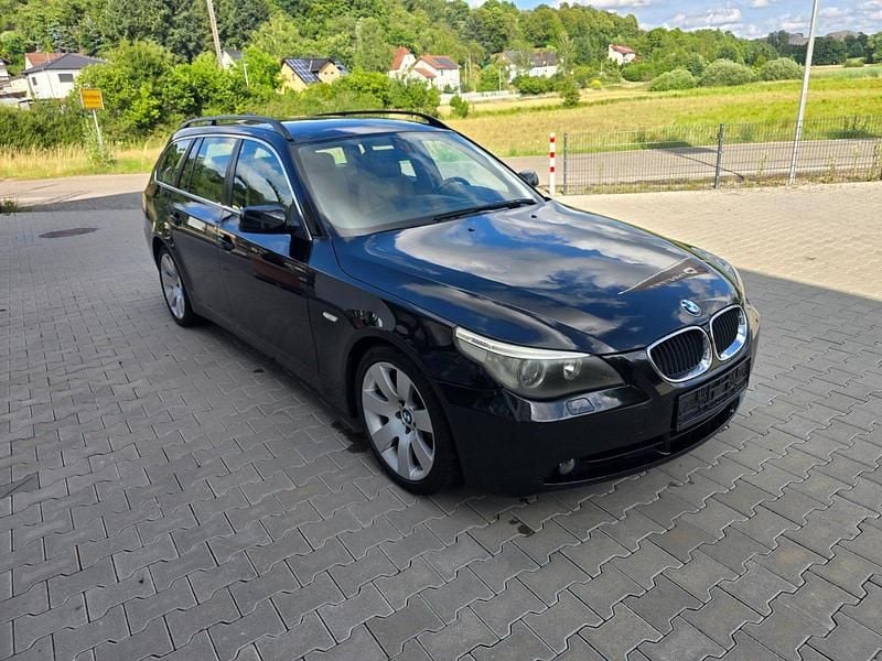 Gebraucht BMW 530 258 PS (189 kW) 2005 Black sapphire metallic Kombi