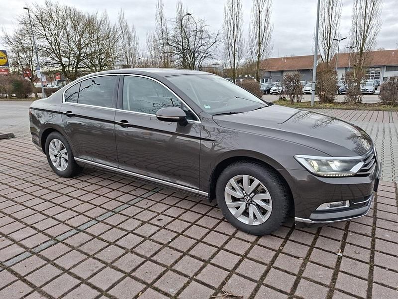 Gebraucht VW Passat Highline 150 PS (110 kW) 2016 Braun Limousine